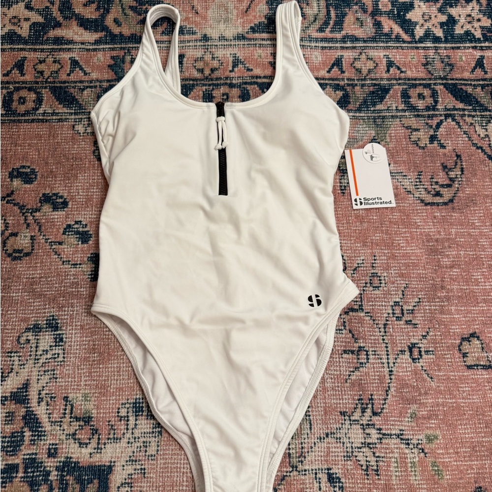 Sports Illustrated Women's White One-Piece Swimsuit